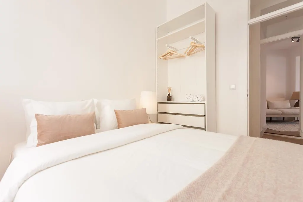 Your Lisbon Home Santa Apolonia-1